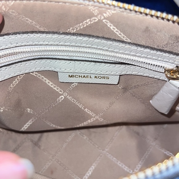 Michael Kors white purse - Picture 2 of 4